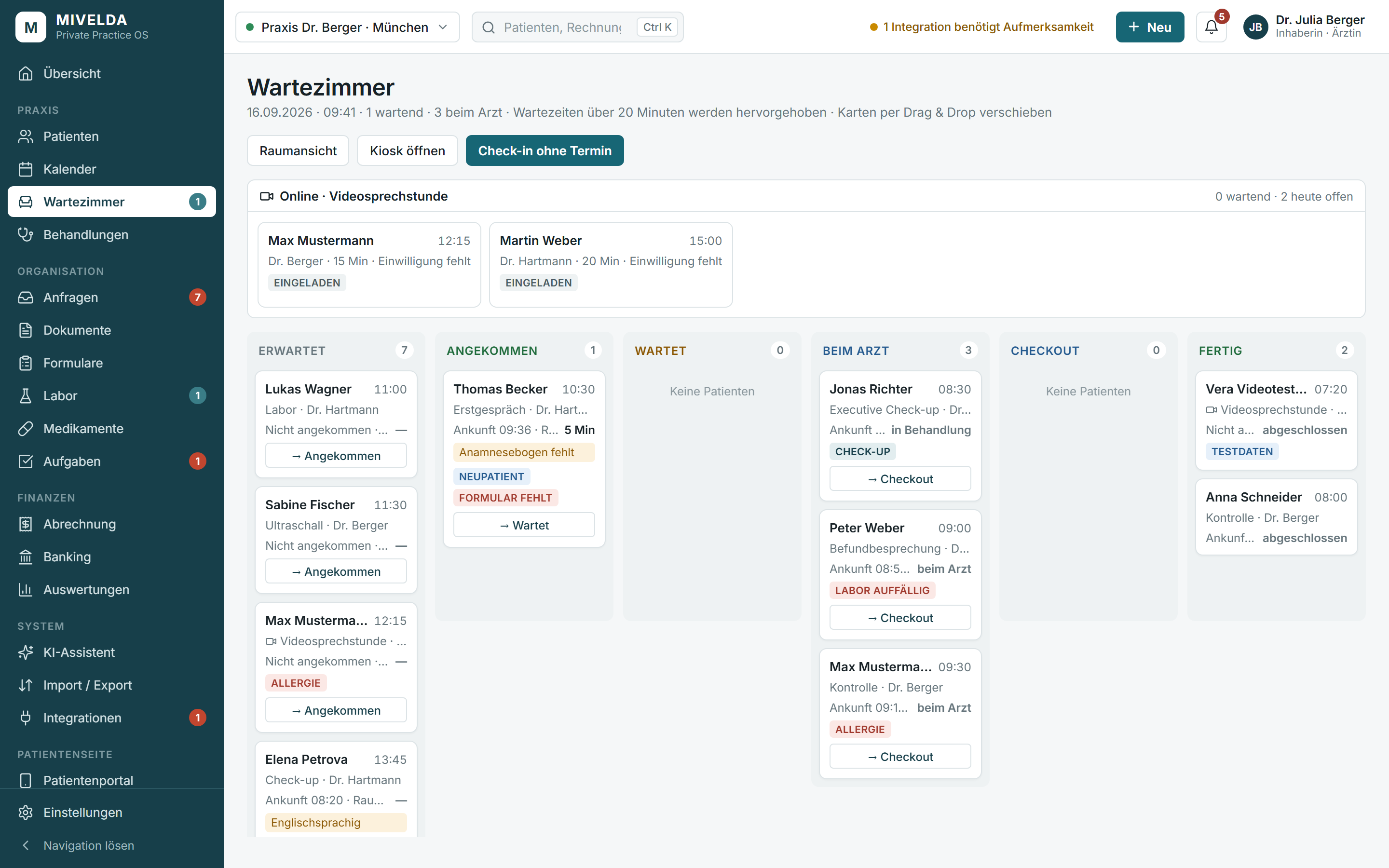 Digitales Wartezimmer mit Wartezeiten und Status je Patient